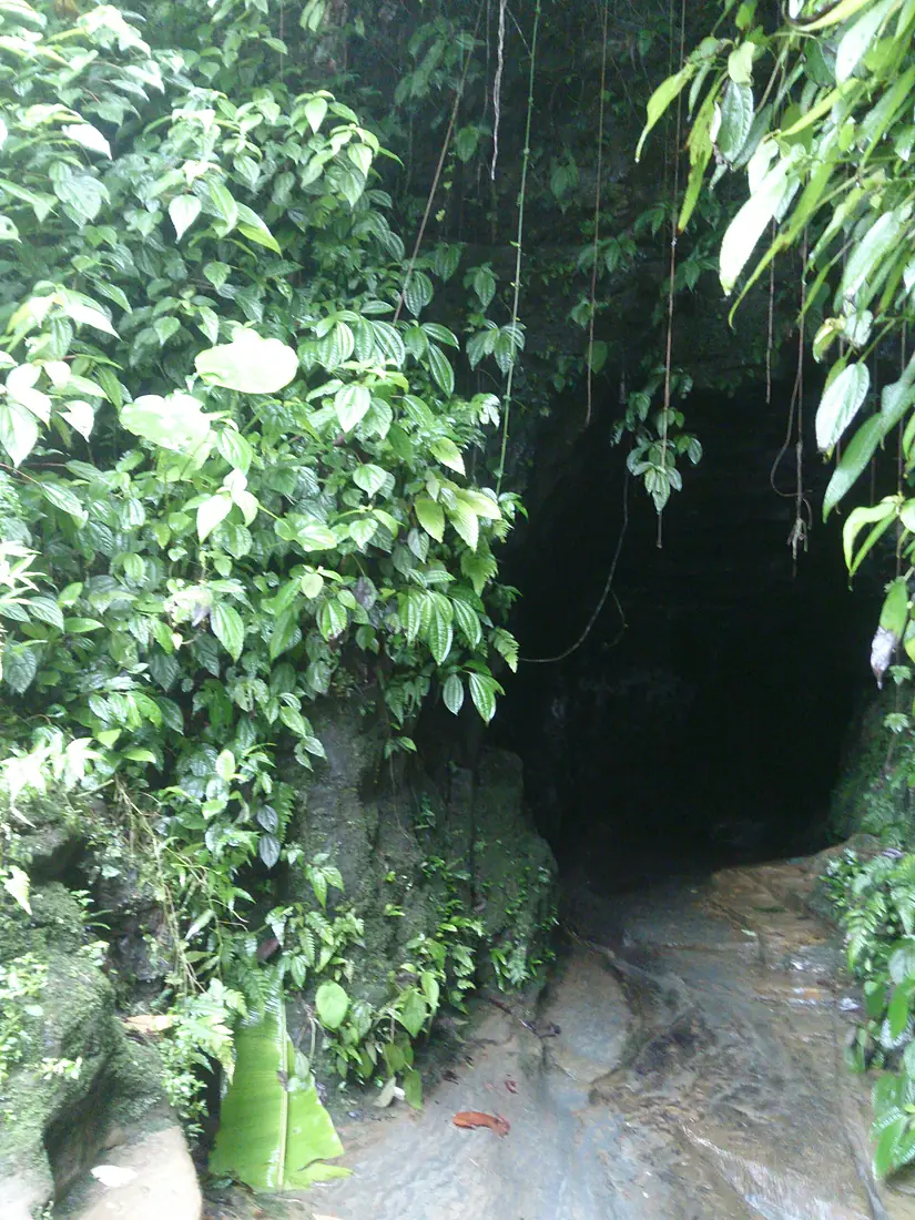 Alutila cave entrance