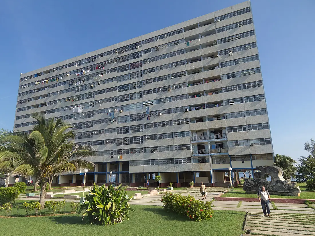 Edificio 13 Plantas La Playa Matanzas (5981179611)