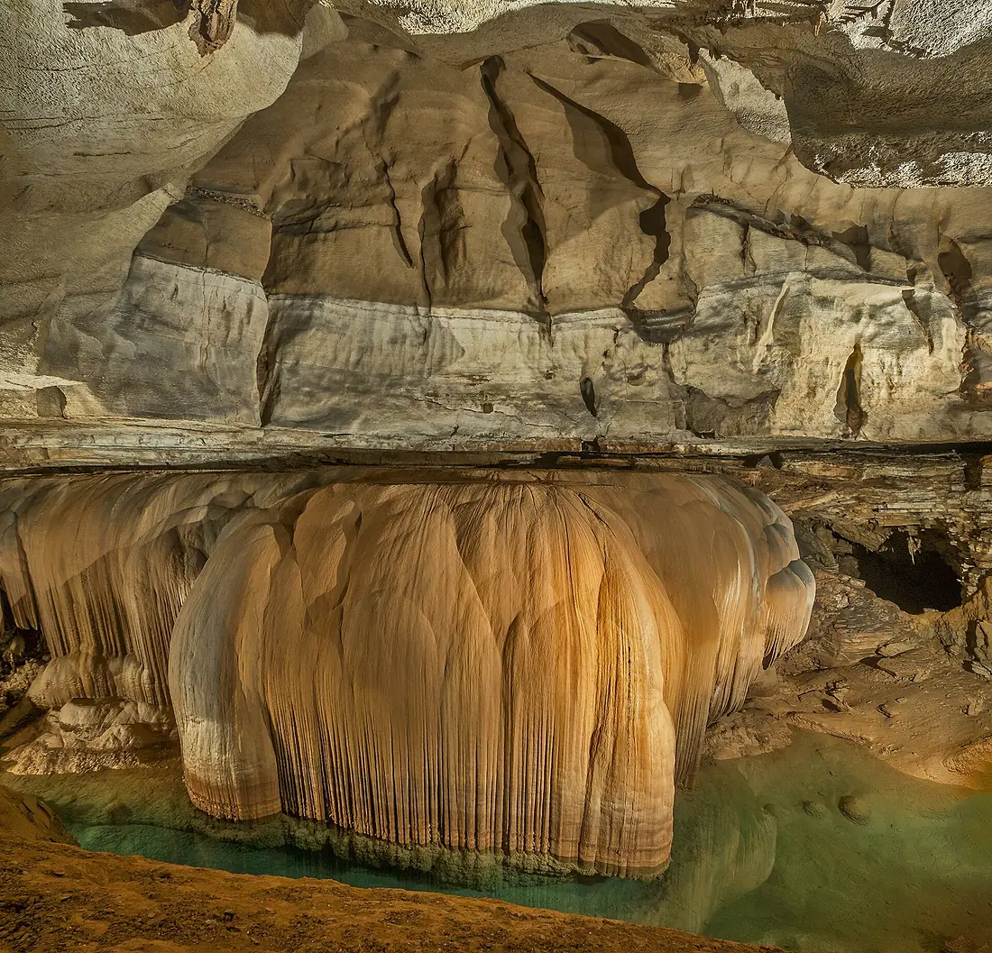 Blanchard Springs Giant Flowstone