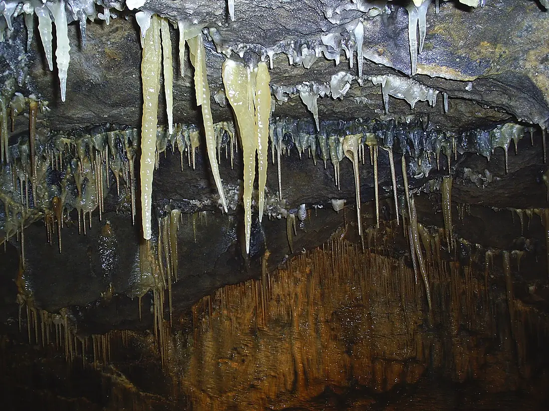 Stalactites at blue john images 2006