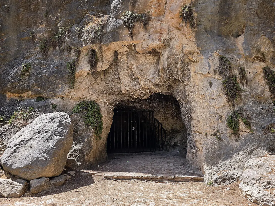 137217 the cave of the forest of saints in memory of the PikiWiki Israel