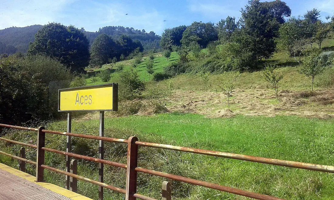 Apeadero del FEVE en Aces de Candamo