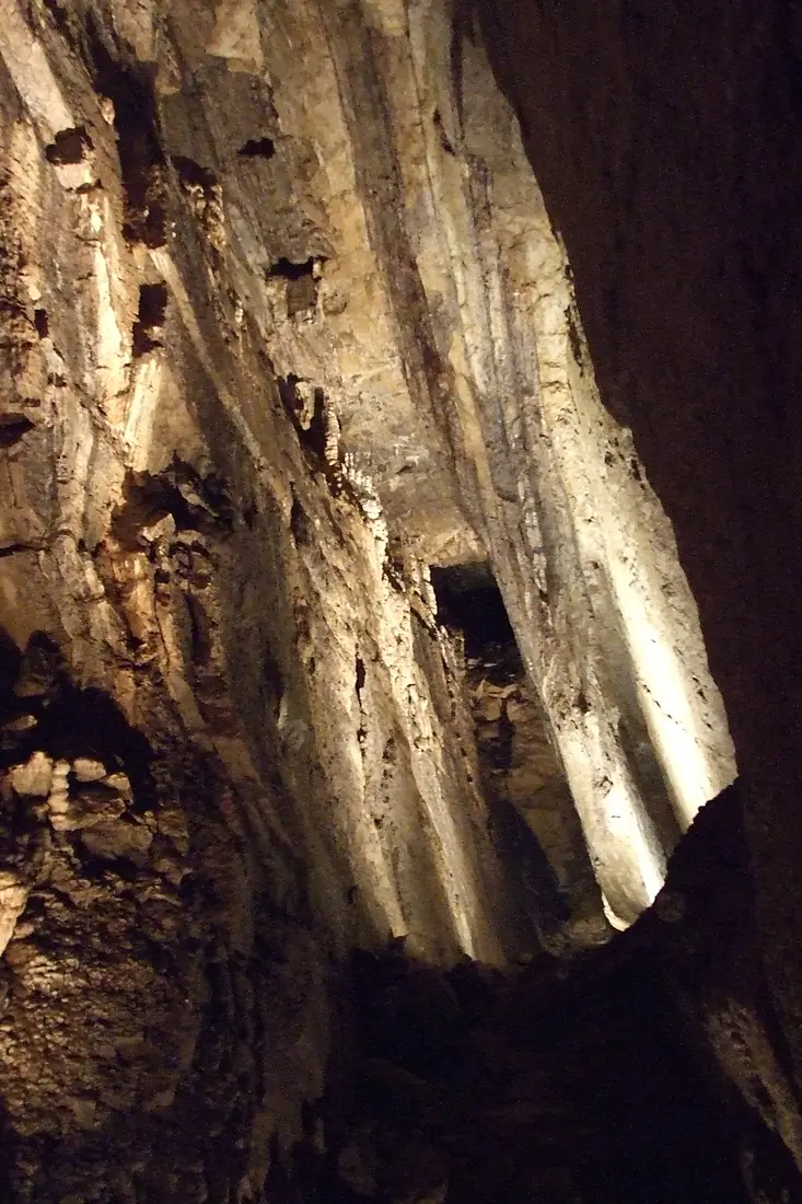 Hotton-Caves-10
