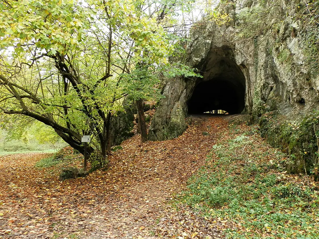 Tunelovitá jaskyňa Čertova pec - panoramio