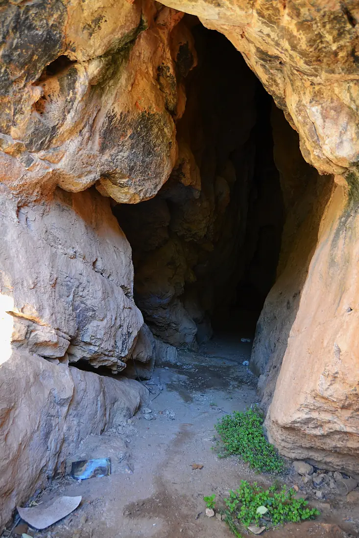 Cavitat exterior de les coves de sant Josep, la Vall d'Uixó