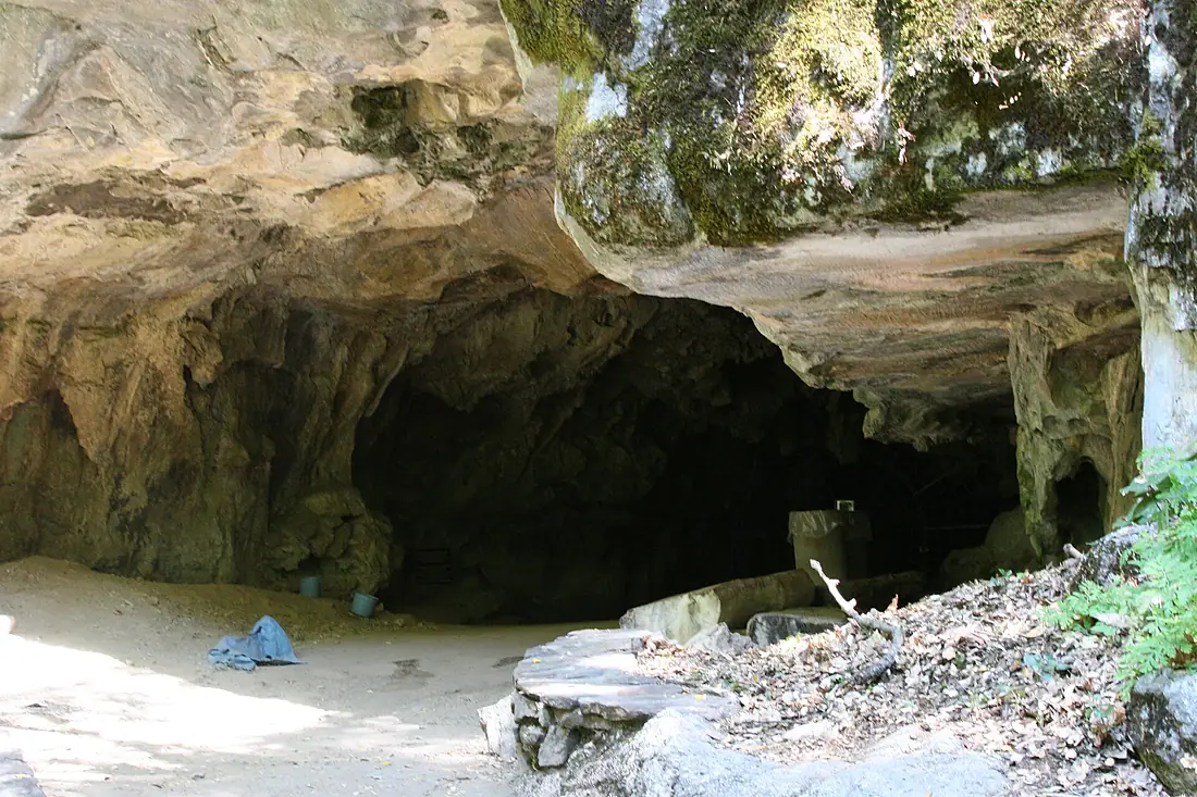CrystalCave Entrance
