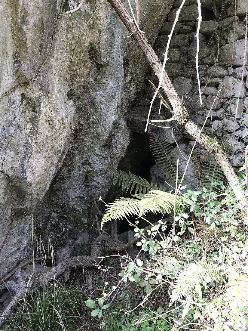 Abadiño ermita del Santo Cristo de Atxarte cueva