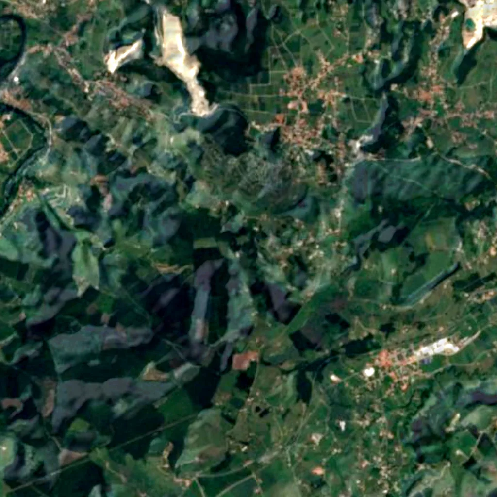 The ground above Cueva de El Pendo (Sentinel-2)