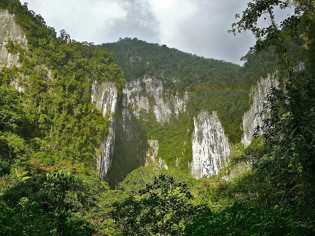 Deer Cave entrance 2