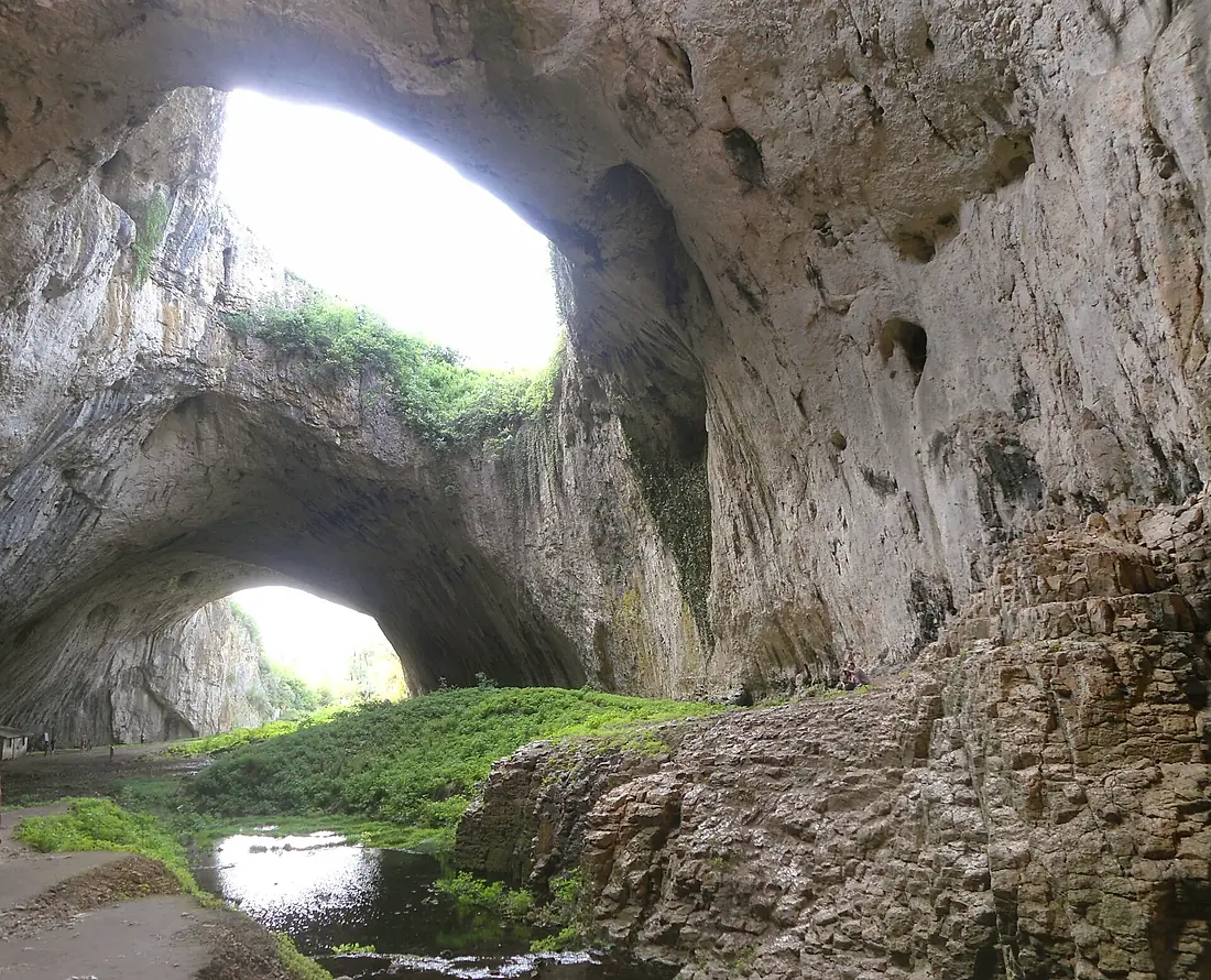 Devetàshka peshterà (Devetàshka cave)