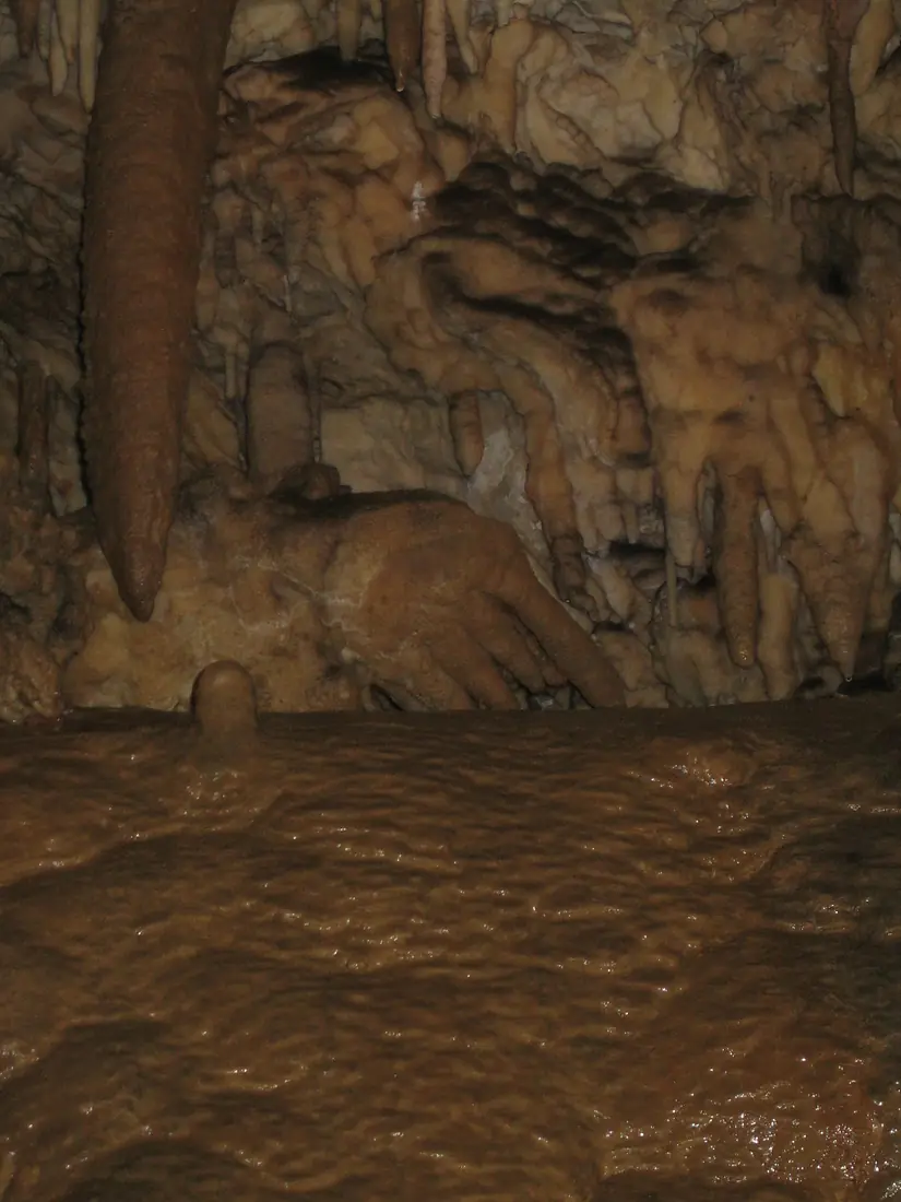 Main de Tangra dans la grotte de Duhlata