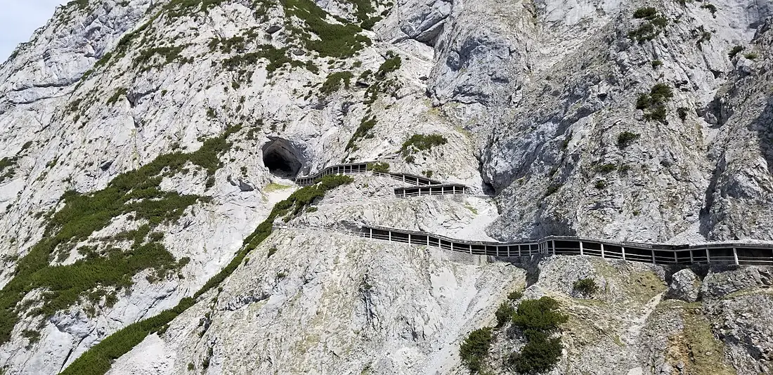 EisriesenweltIceCaveEntrance