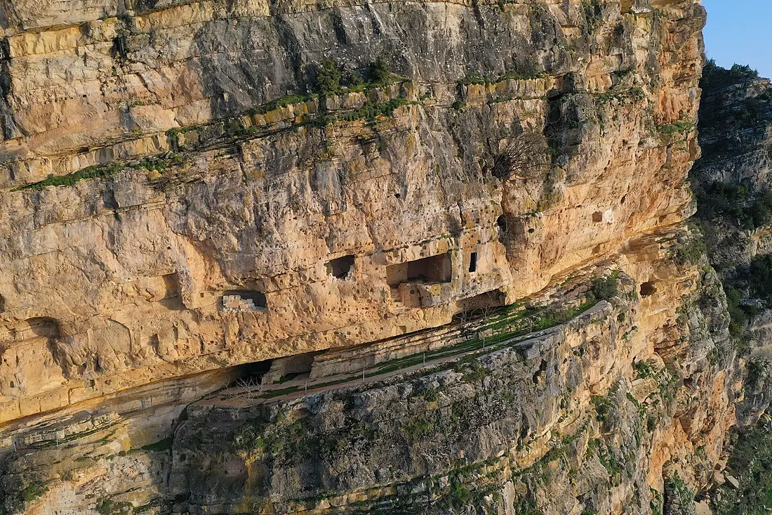 Tyron caves and shelters