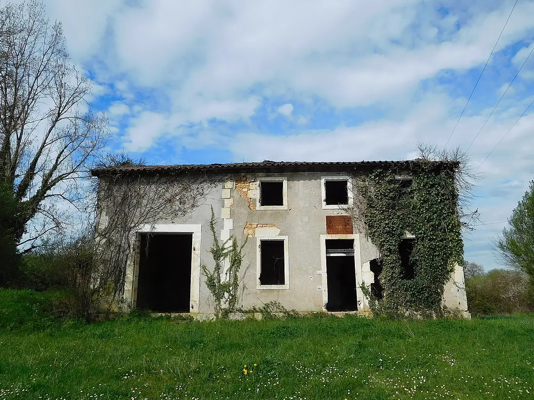 Maison éclusière au barrage de Gabillou