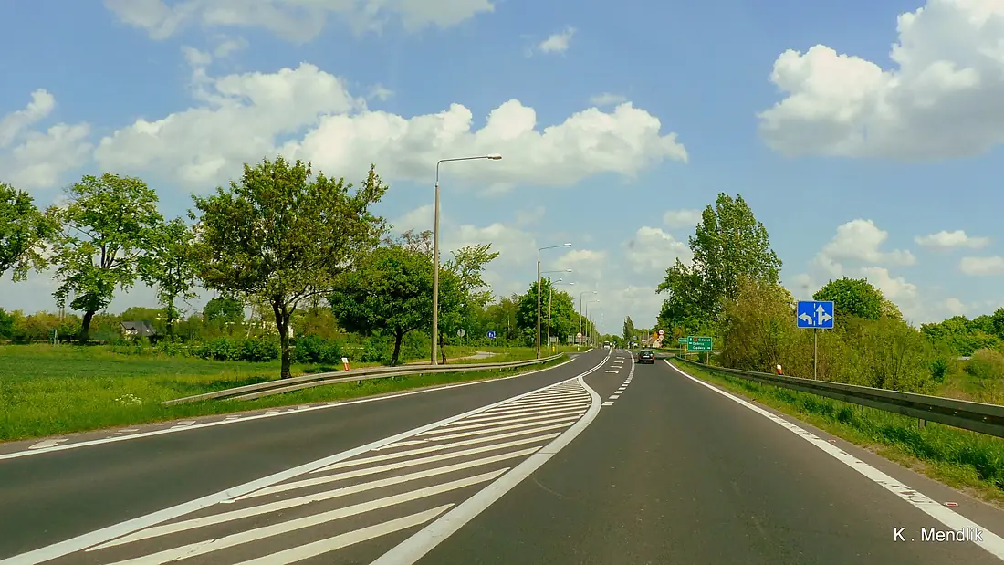 Droga nr 5 dojazd do skrzyżowania w Kusowie. Prosto na Gdańsk w lewo Gadecz a w prawo Dobrcz - panoramio