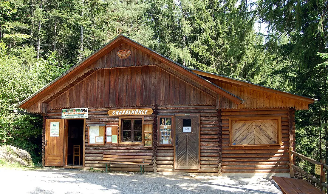 Grasslhöhle - cash building