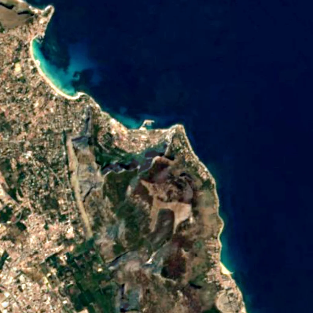 The ground above Grotta dell'Addaura (Sentinel-2)