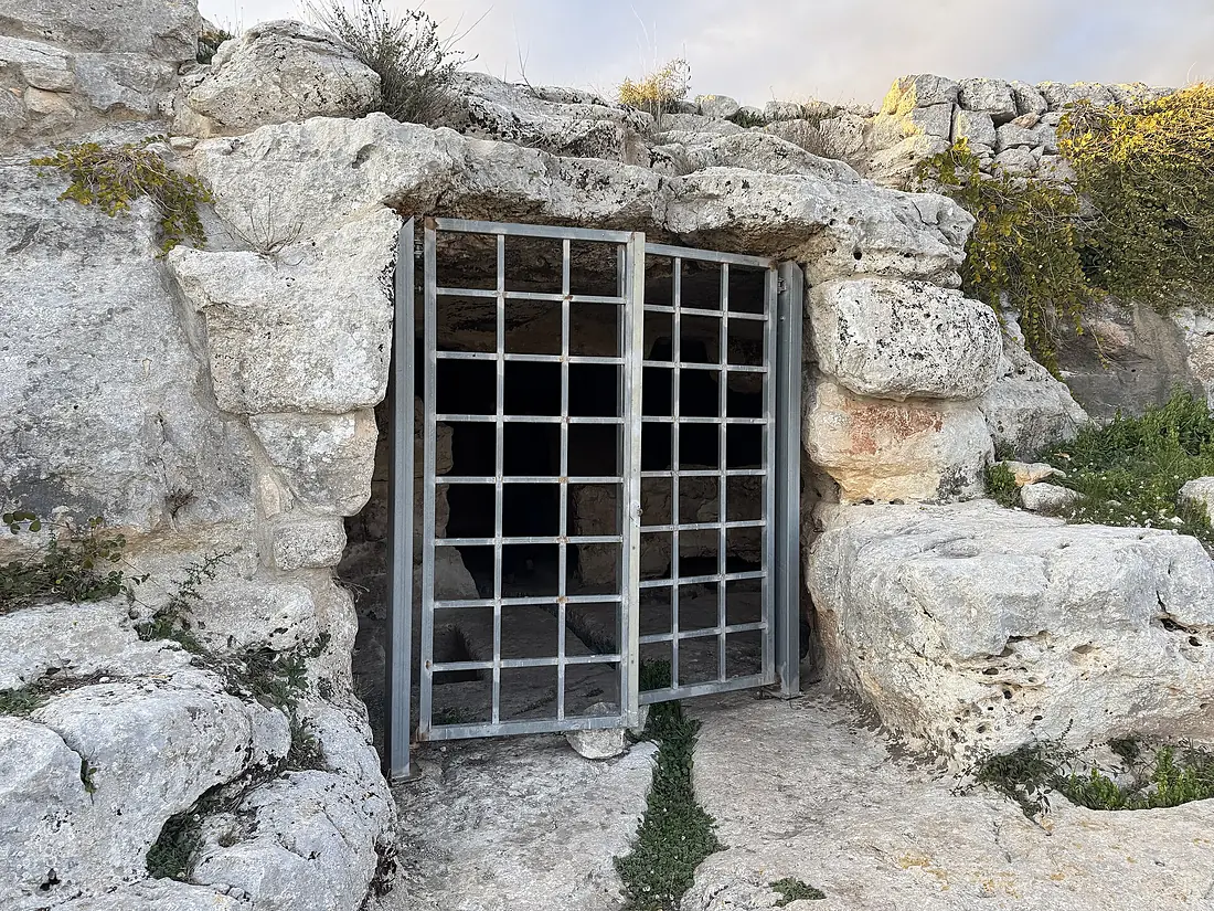 Grotta delle Trabacche 01