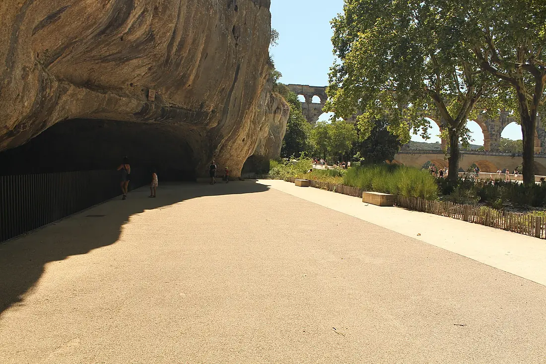 Cave next to Pont-du-Gard
