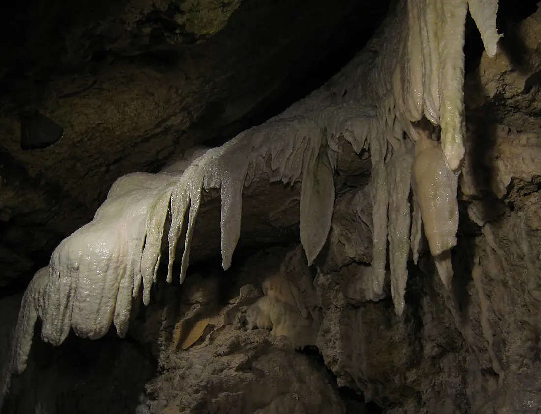 GrottosSavonnières02