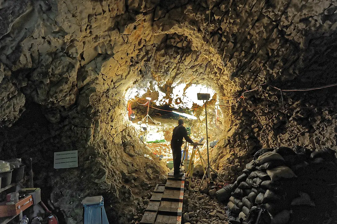 Ausgrabungen in der Hohlensteinhöhle im Lonetal. 01