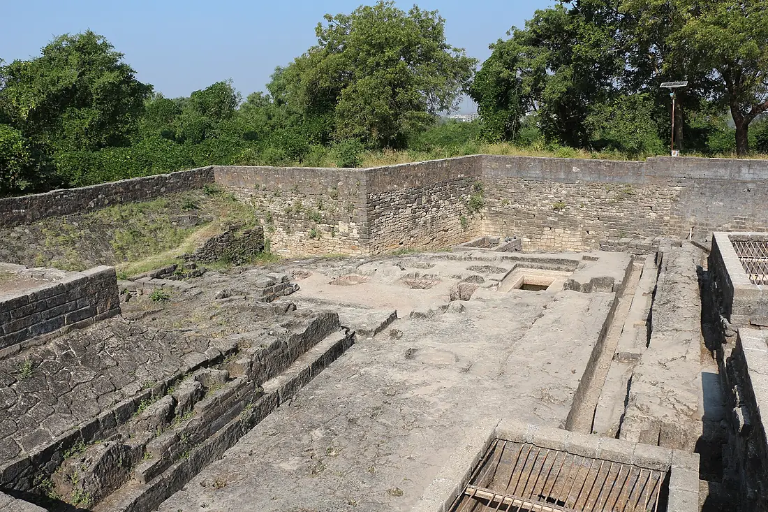 Buddhist caves, Uperkot 01