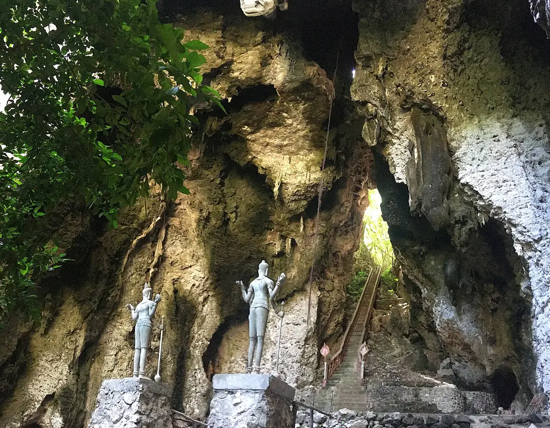 Phnom Sampeau cave