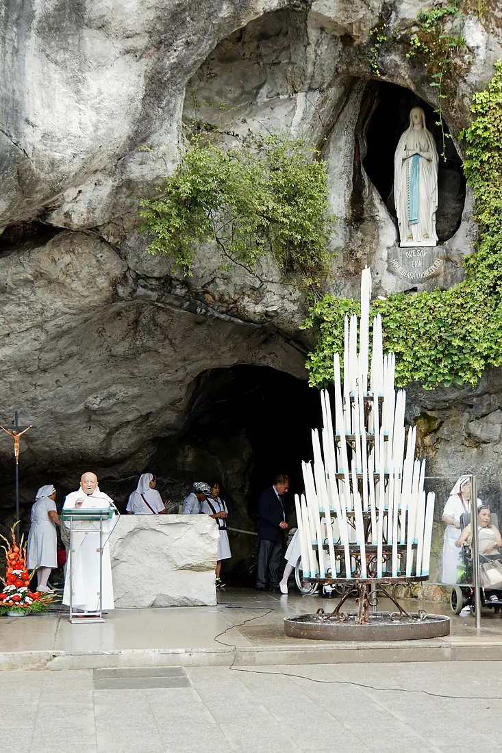France-002018 - Grotto Service (15153278134)