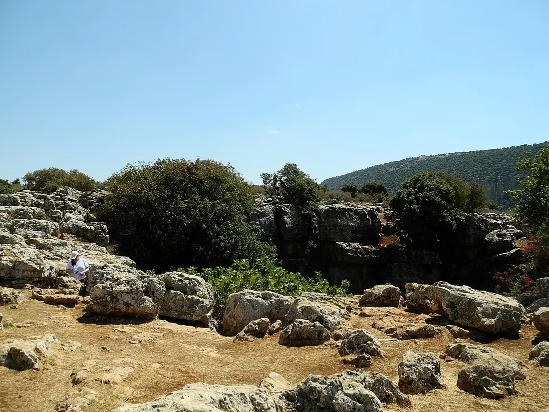 Alma Cave, Upper Galilee - 01 - outer entrance