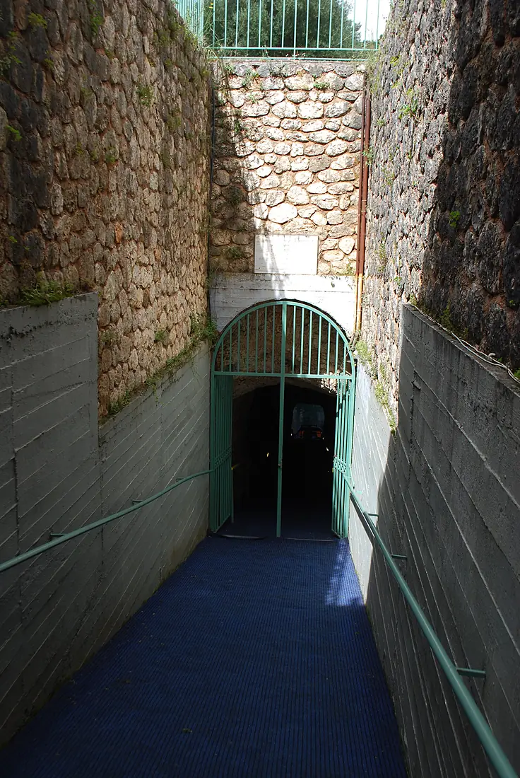 20140410 melissani071