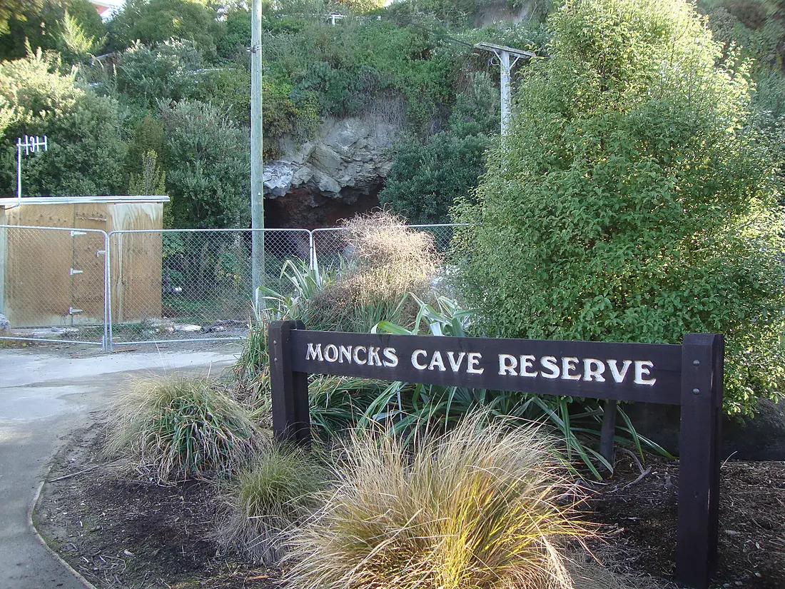 Moncks Cave 01