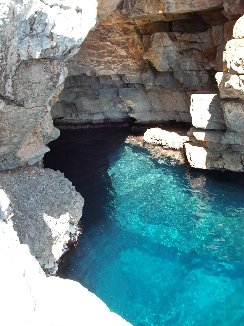 Odysseus cave