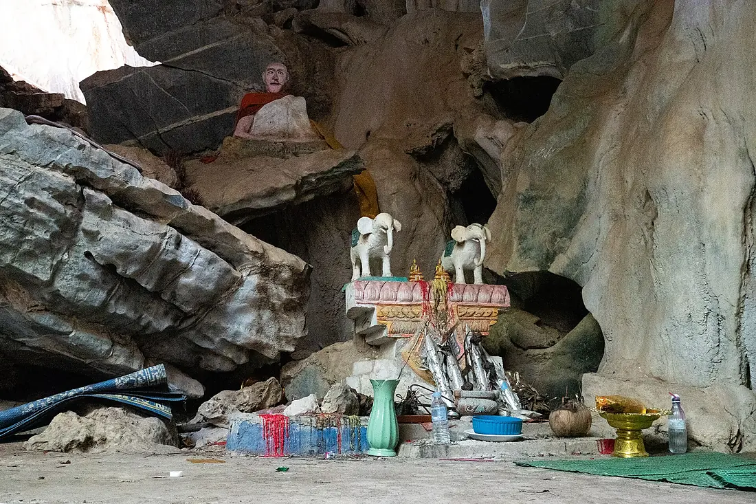 04-White Elephant Cave, Phnom Sorsia-nX-4