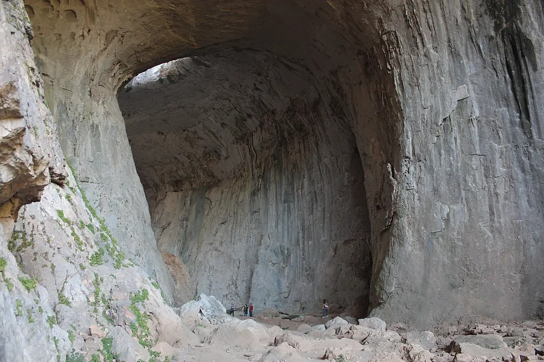 Prohodna cave entrance