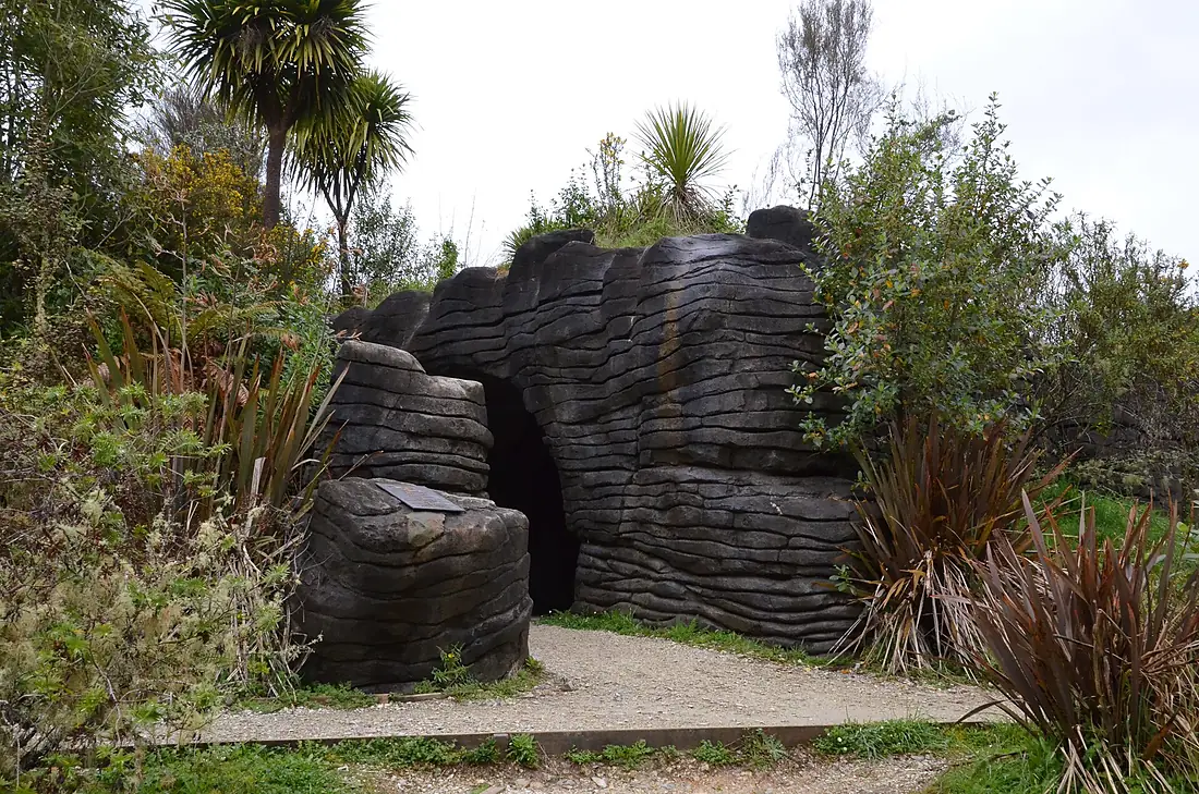 Ruakuri Cave entrance, Waitomo, New Zealand (50801812046)