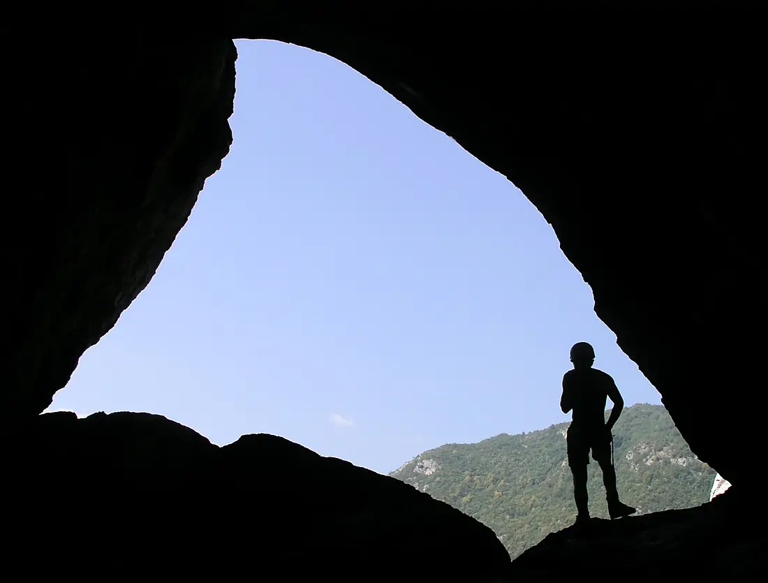 Grotte de Sakany faille 002mod