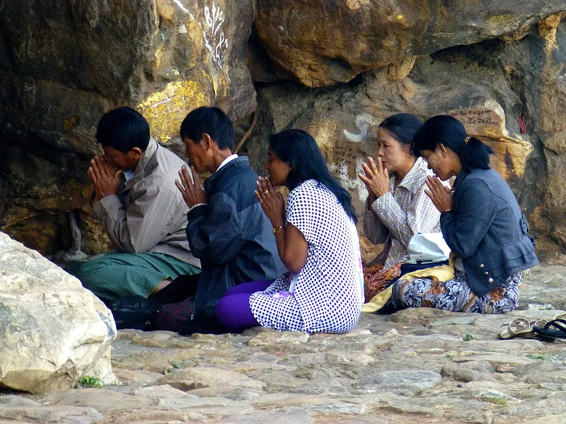 Rajgir - 024 Chanting at Sattapanni Cave (9242300677)