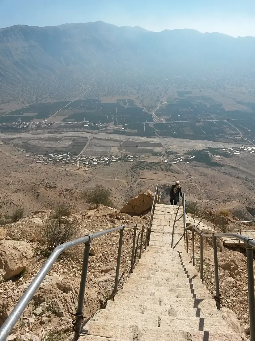 Shapoorcavestair