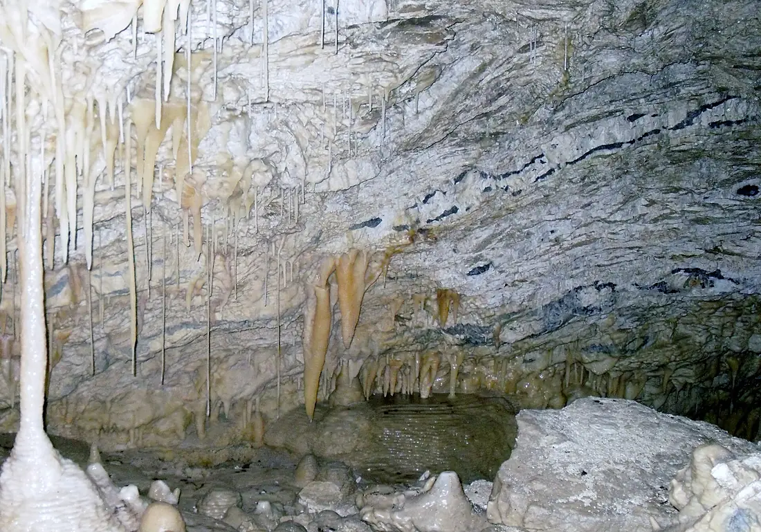 Interior of Te Ana – The Caves (cropped)