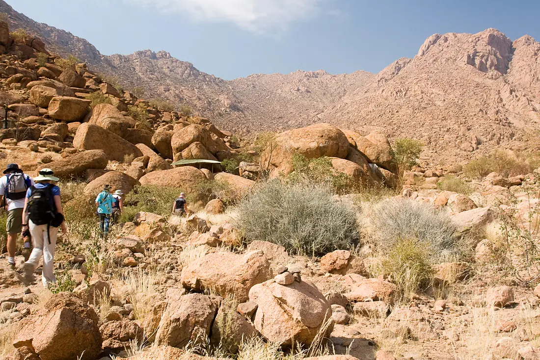 Hiking to the White Lady (3689680339)