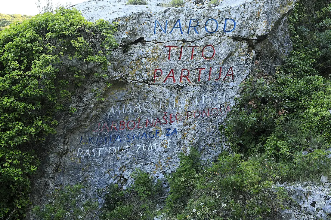 J32 459 Inschrift Titova špilija