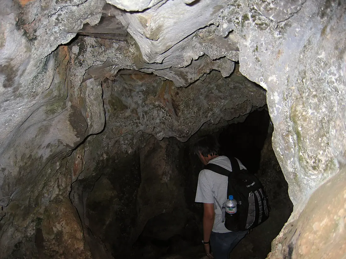 Cave Minoan Trapeza IMG 1174