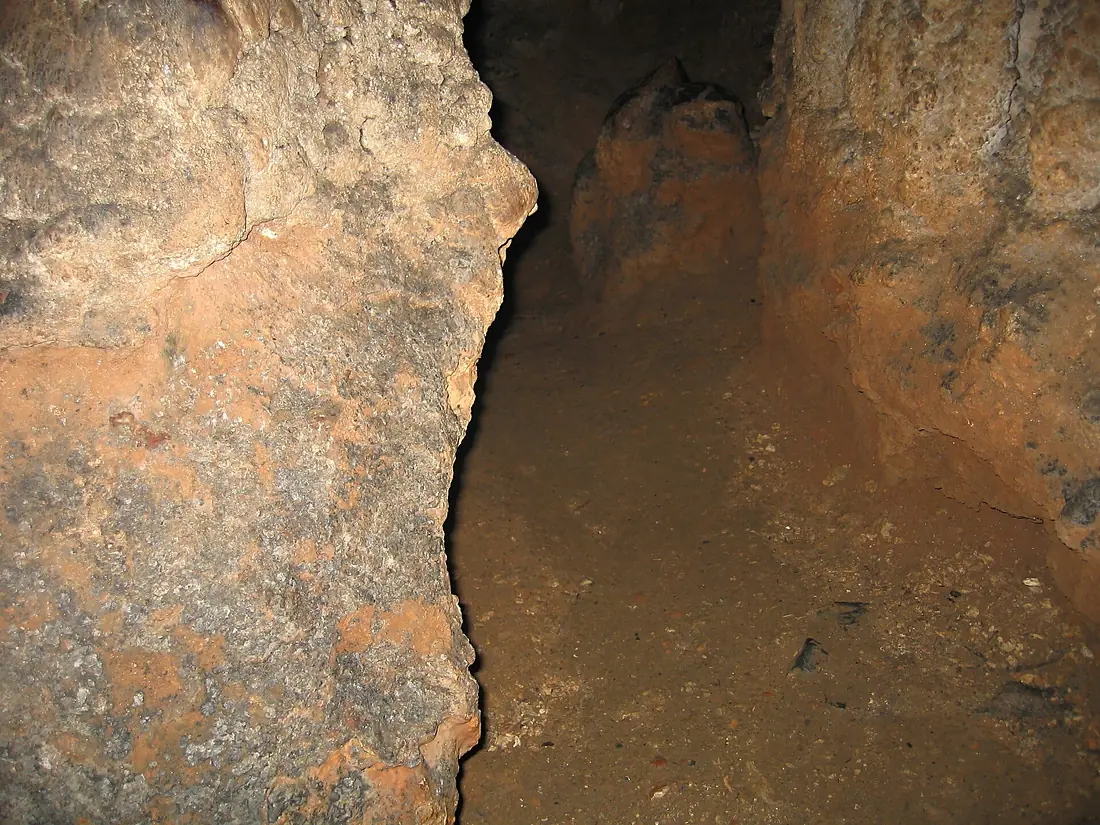 Cave Minoan Trapeza IMG 1176