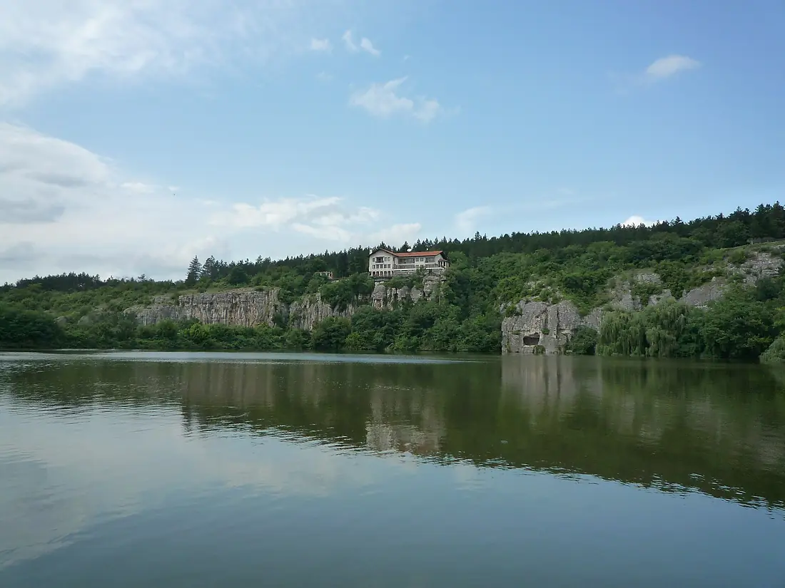 Големия Кайлъшки язовир от кея с лодките - panoramio