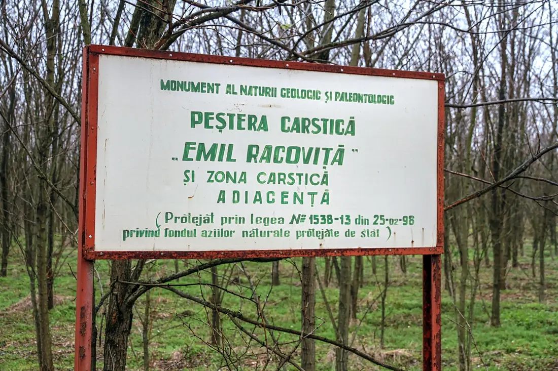 La intrare in peștera Zolushka (Emil Racoviță) Criva Briceni