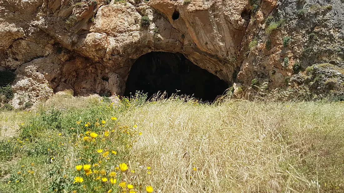 Lower Amud Stream Zuttiyeh Cave2